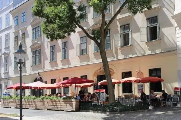 Centimeter beim Rathaus in Wien